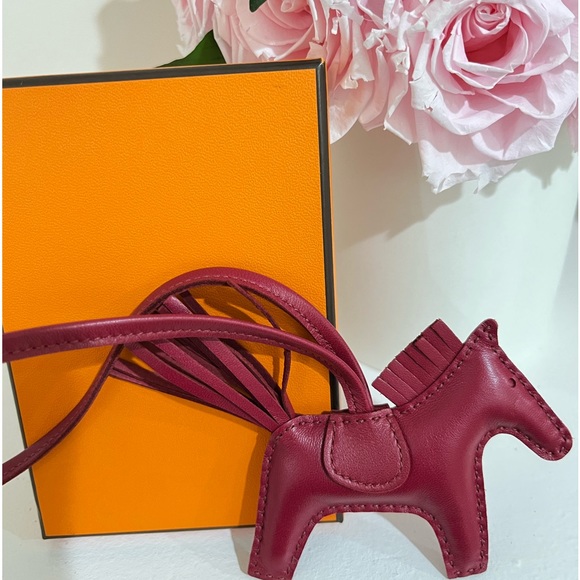 Authentic HERMÈS Rodeo Horse PM Rubis Ruby Gigri bag charm New in Box! - Picture 1 of 3